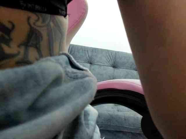 Jeniferbody webcam