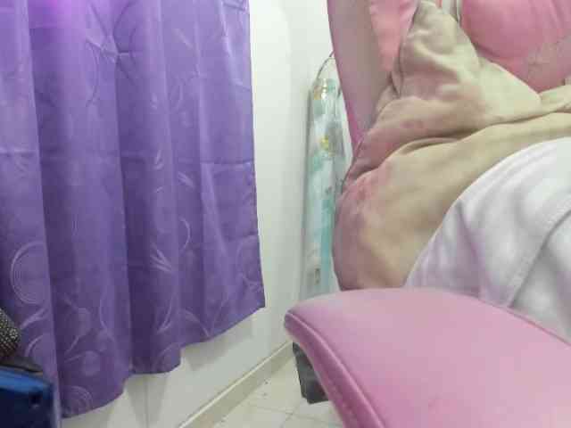 Jeniferbody webcam