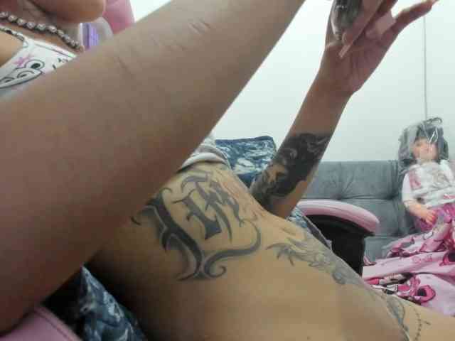 Jeniferbody webcam