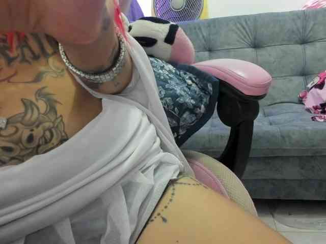 Jeniferbody webcam