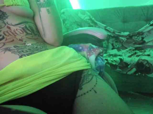 Jeniferbody webcam