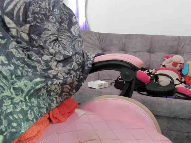 Jeniferbody webcam