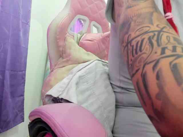 Jeniferbody webcam