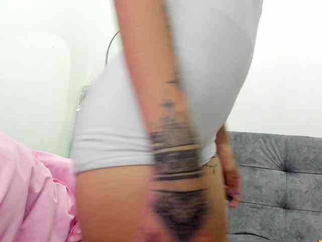 Jeniferbody webcam