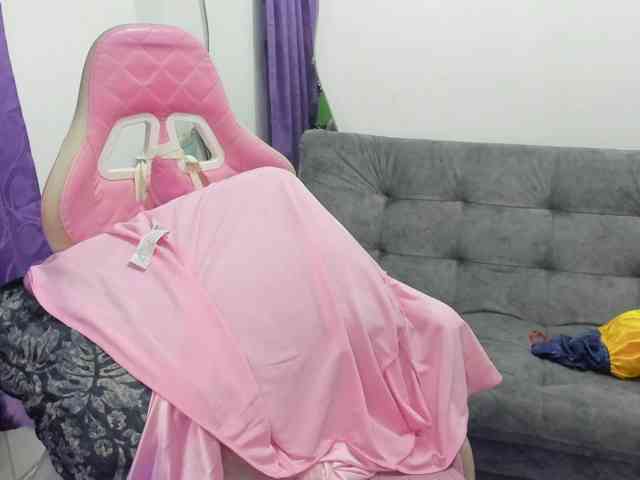 Jeniferbody webcam