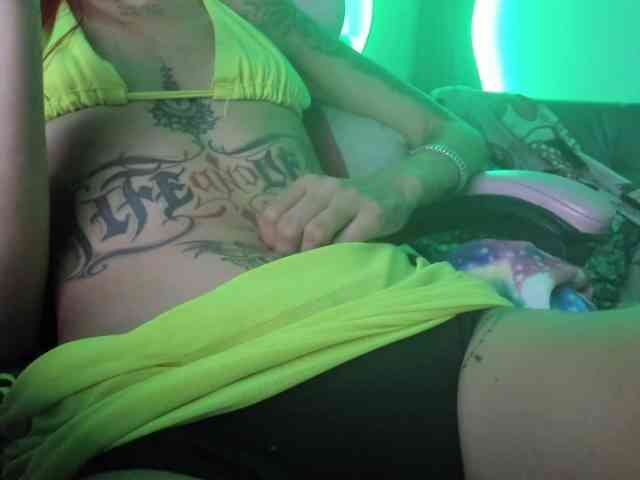 Jeniferbody webcam