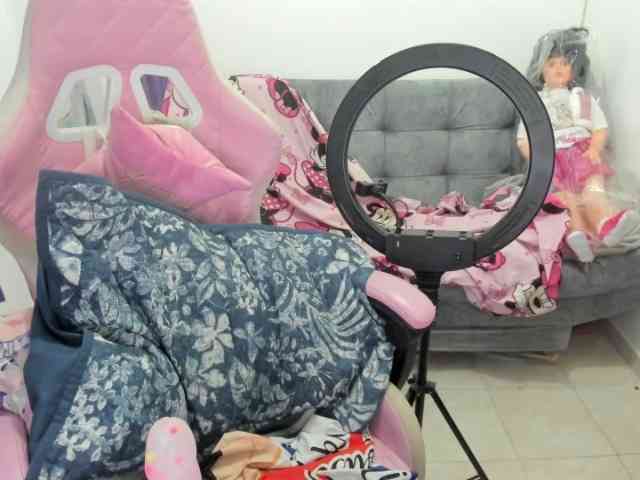 Jeniferbody webcam