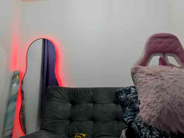 Jeniferbody webcam