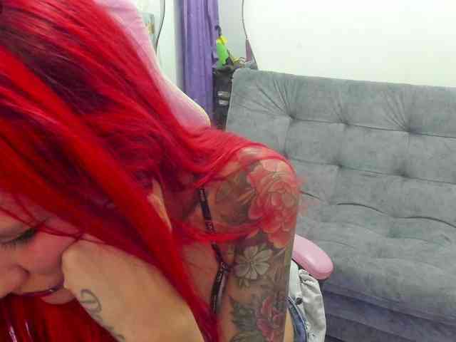 Jeniferbody webcam