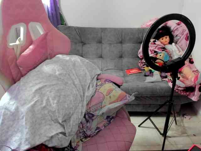 Jeniferbody webcam