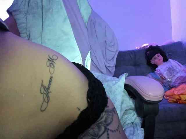 Jeniferbody webcam
