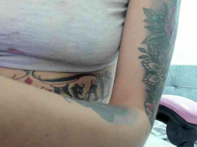 Jeniferbody webcam