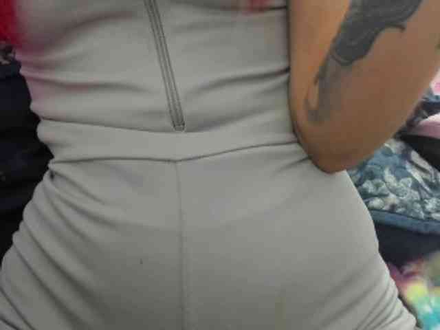 Jeniferbody webcam