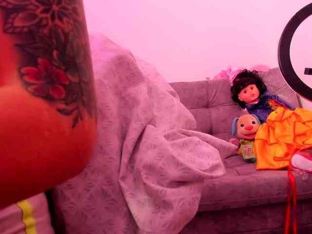 Jeniferbody webcam
