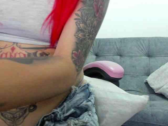 Jeniferbody webcam