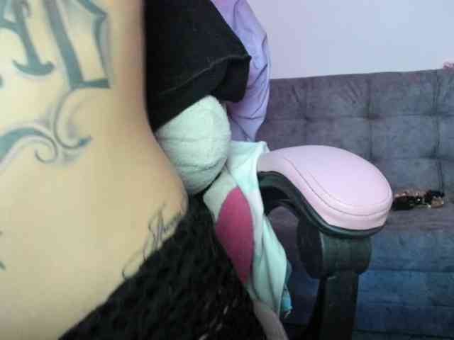 Jeniferbody webcam