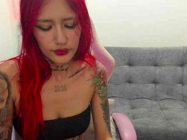 Jeniferbody webcam