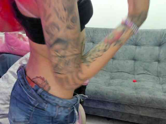 Jeniferbody webcam