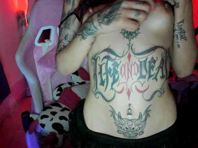 Jeniferbody webcam
