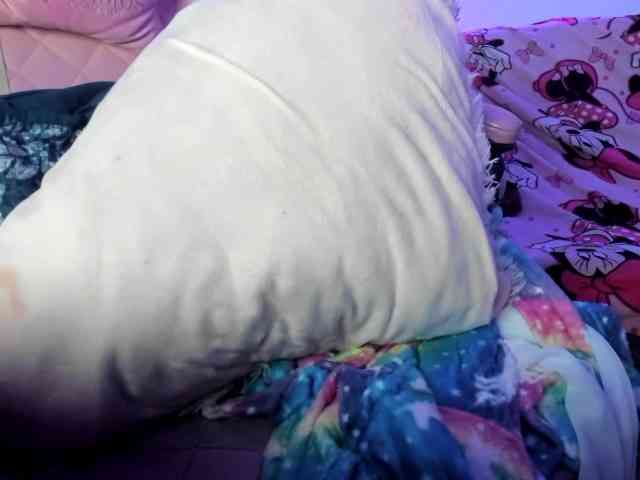 Jeniferbody webcam