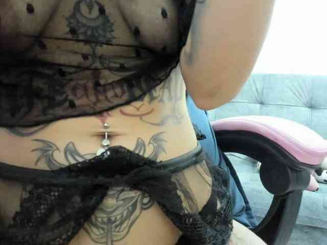 Jeniferbody webcam