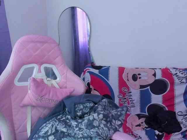 Jeniferbody webcam
