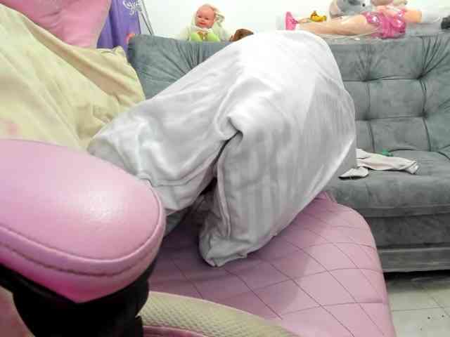 Jeniferbody webcam