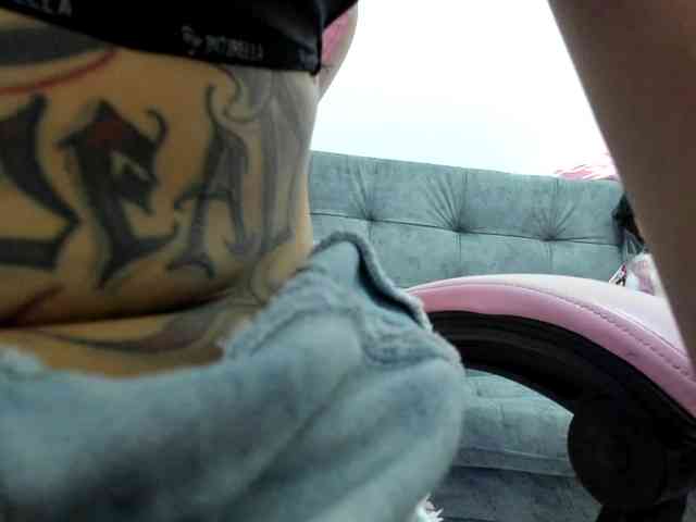 Jeniferbody webcam