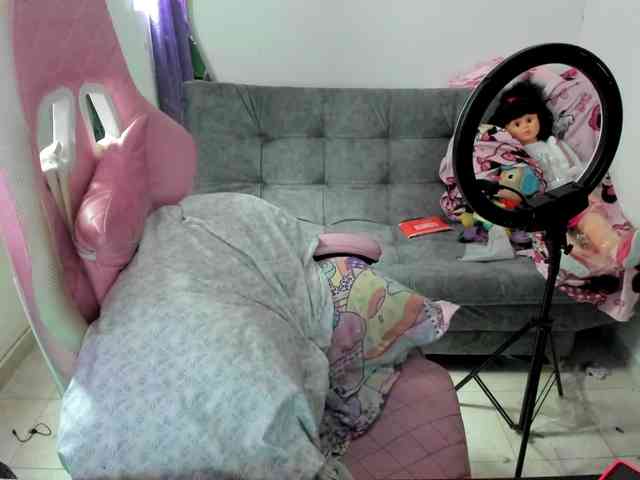 Jeniferbody webcam