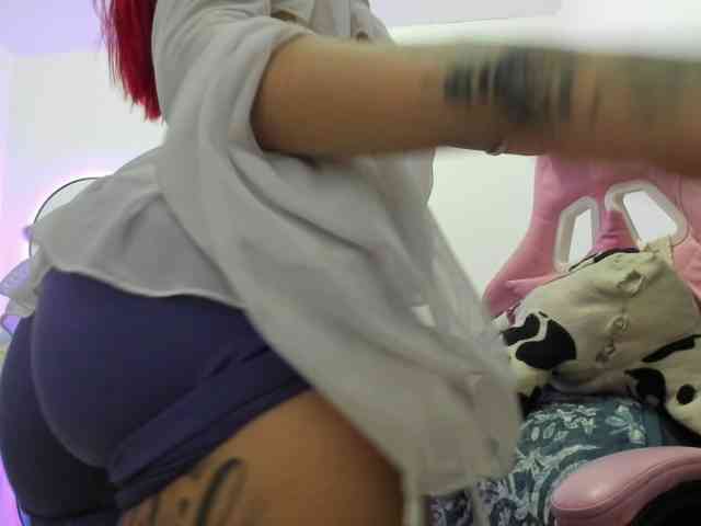 Jeniferbody webcam