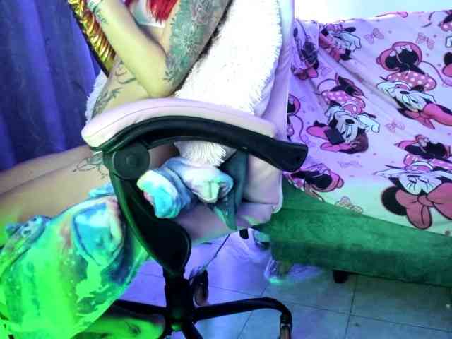 Jeniferbody webcam