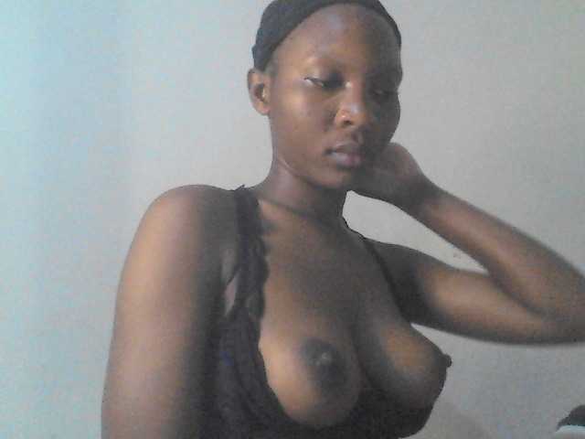 le modèle Dina-Nina est en webcam porno dans un show sur le site bongacams, il possède les tags suivants: Ebony,Brunette,Shaved