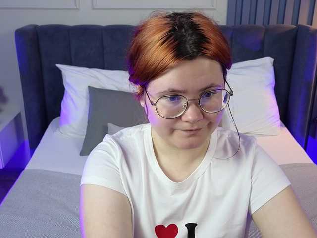 Alicezen — live female cam