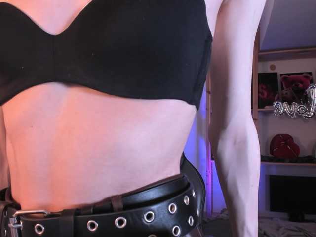 KiranaHayes live stream preview