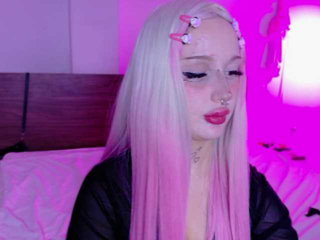 lolykari live cam on BongaCams