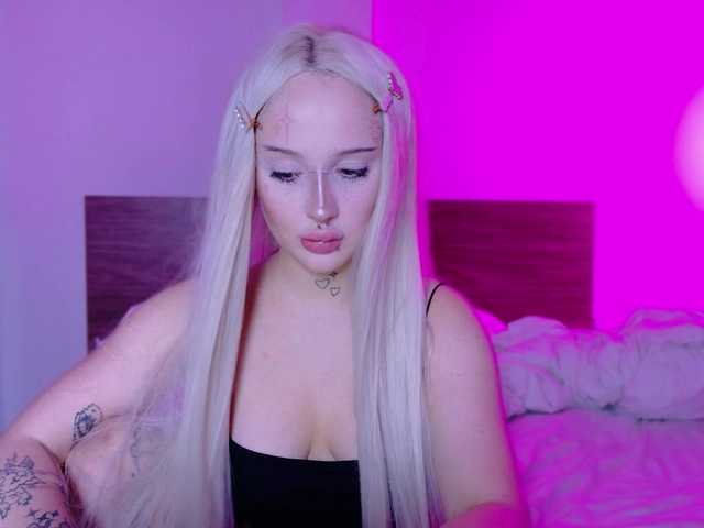 lolykari live cam on BongaCams