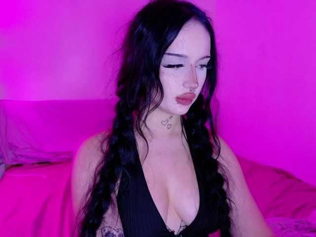 lolykari live cam on BongaCams