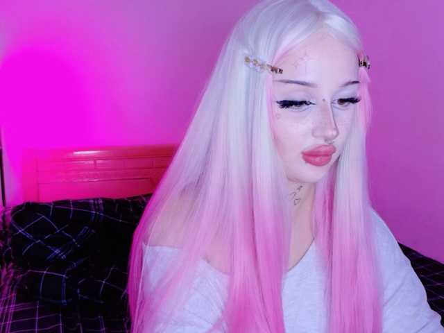 lolykari live cam on BongaCams