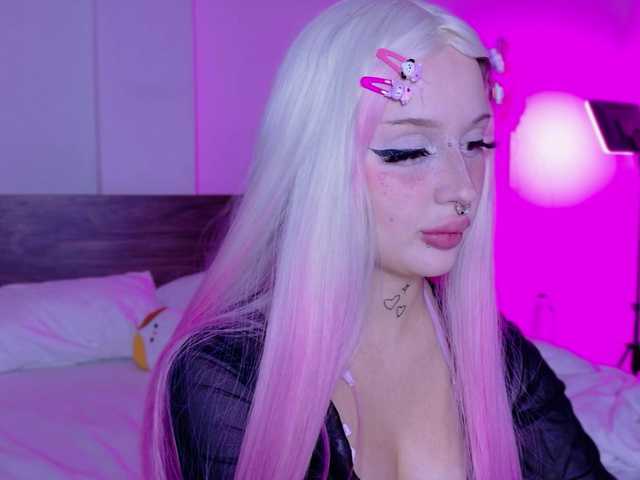 lolykari live cam on BongaCams