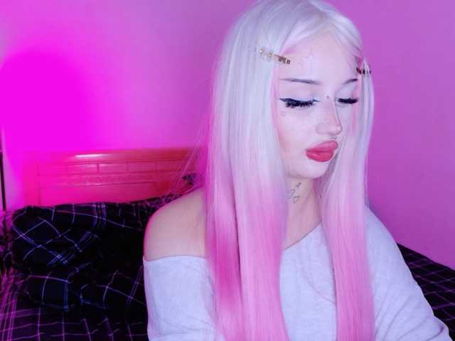 lolykari live cam on BongaCams