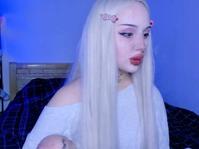 lolykari live cam on BongaCams