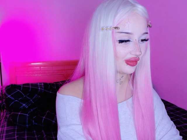 lolykari live cam on BongaCams