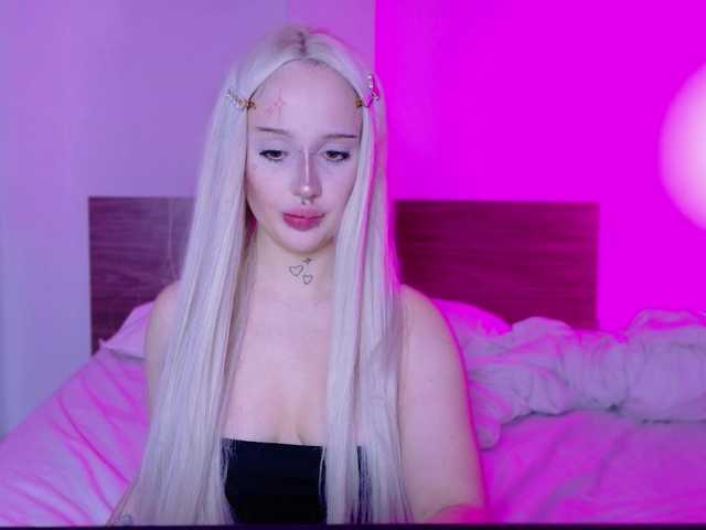 lolykari live cam on BongaCams