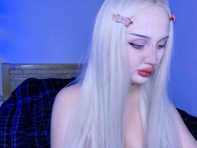 lolykari live cam on BongaCams