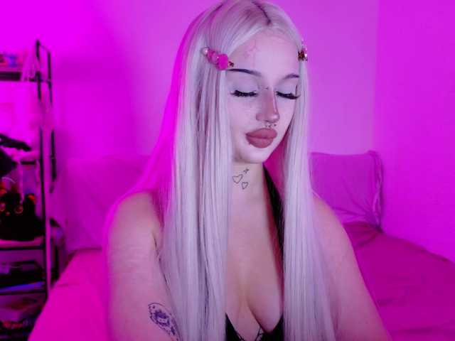 lolykari live cam preview