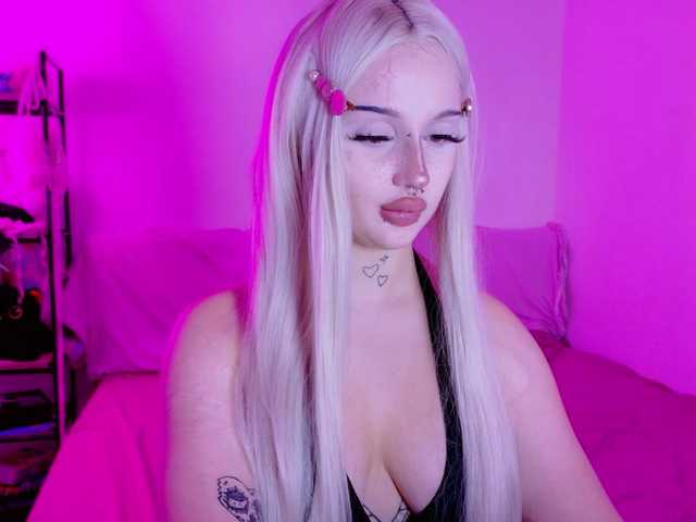 lolykari live cam on BongaCams