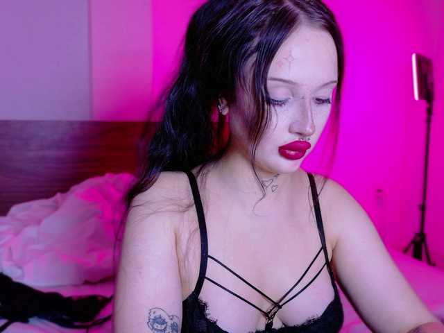 lolykari live cam on BongaCams