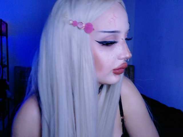 lolykari live cam on BongaCams