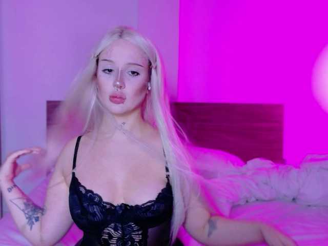 lolykari live cam on BongaCams