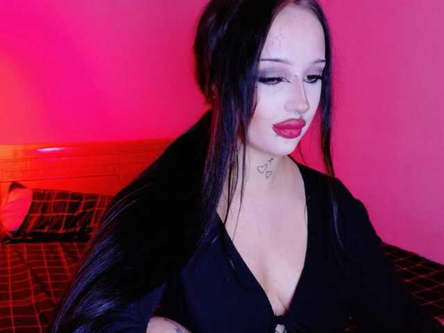 lolykari live cam on BongaCams